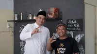 Ini momen Bobby ketika berbincang soal potensi kopi bersama Agustinus Ompusunggu, yang sudah 8 tahun berkecimpung di dunia bisnis kopi. Foto: Instagram bobbynst