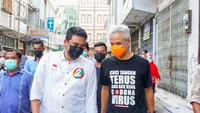 Pertengahan November 2020, Bobby menemanu Ganjar Pranowo santap di restoran legendaris Medan, Tip Top. “Kami juga melihat langsung dapur masak Tip Top yang unik dan klasik,” tulisnya. Foto: Instagram bobbynst