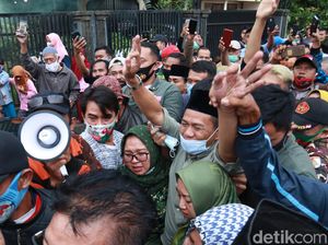 Menang Versi QC, Dadang Disambut Ratusan Warga di Kampung Halamannya