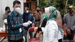 Cabup Nia Agustina Berikan Hak Suara di TPS 15