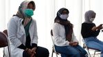 Cabup Nia Agustina Berikan Hak Suara di TPS 15