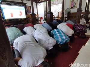 Masih Tunggu Hasil 500 TPS, Hendi-Ita Klaim Menang dan Sujud Syukur