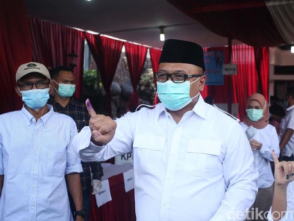 Cawalkot Depok Pradi Nyoblos Bareng Keluarga di TPS 15