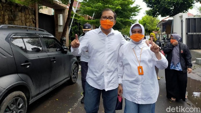 Cawalkot Makassar nomor urut 1 Danny Pomanto mencoblos ke TPS