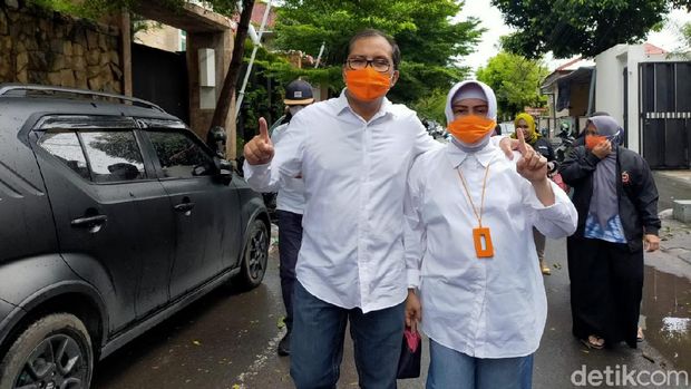Cawalkot Makassar nomor urut 1 Danny Pomanto mencoblos ke TPS