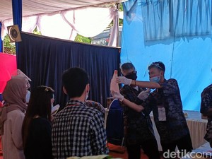 Cawalkot Tangsel Nur Azizah Unggul di TPS Mencoblos