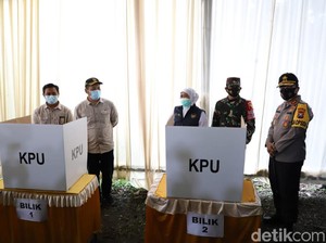 Cek TPS di Mojokerto Bersama Pangdam dan Kapolda Jatim, Ini Temuan Khofifah