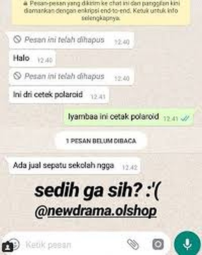 Lah gimana ceritanya ini dari cetak polaroid tiba-tiba jadi nanya jual sepatu? Pasti penjualnya antara pengen ketawa sambil emosi nih bacanya. Foto: Instagram/newdrama.olshop