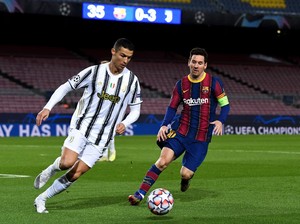 Penampakan Kliping Berita Cristiano Ronaldo di Tempat Latihan Barca