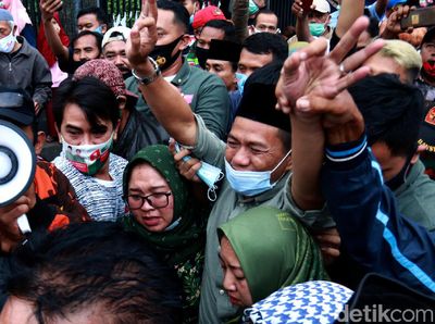Dadang Supriatna Disambut Ratusan Warga Desa Tegalluar