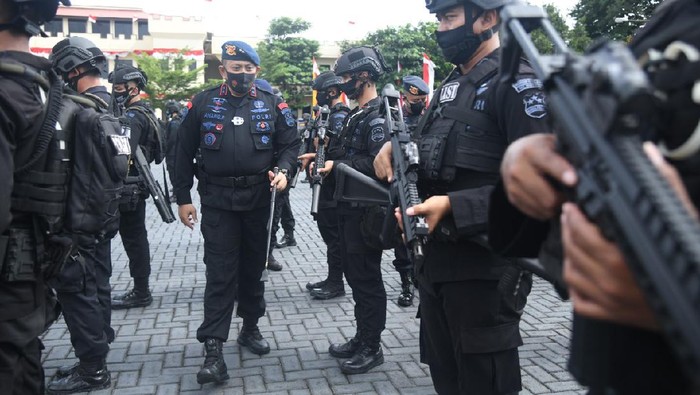 Dankor Brimob Irjen Anang Revandoko pimpin gelar pasukan dalam rangka merespons arahan Kapolri pasca penembakan 6 laskar FPI