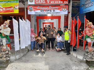 Kaum Disabilitas Kota Blitar Serbu TPS untuk Nyoblos