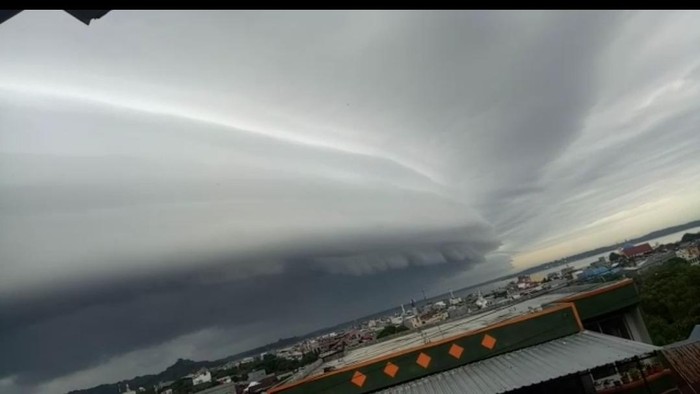 Fenomena awan tsunami di Parepare (Foto: dok. Istimewa)