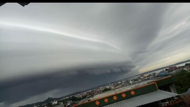 Fenomena awan tsunami di Parepare (Foto: dok. Istimewa)
