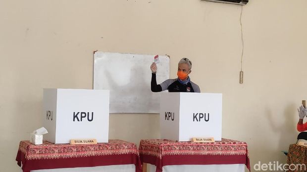 Ganjar mencoblos di Pilkada Serentak 2020