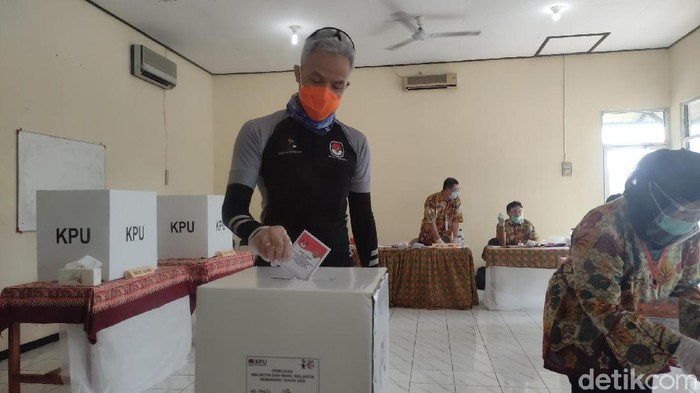 Ganjar mencoblos di Pilkada Serentak 2020