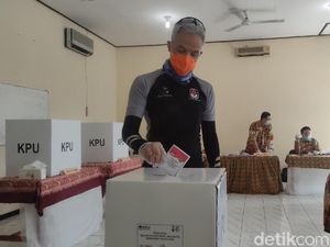 Ikut Nyoblos di Semarang, Ganjar Ingatkan Warga Tak Takut Datangi TPS