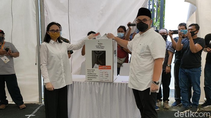 Dalam Pilkada Kediri, paslon Dhito-Dewi menjadi calon tunggal dan bertarung melawan kotak kosong. Dhito optimis menang.