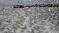 Walaupun terkendala dengan kapal yang dimiliki, Dulkahar juga merasakan bantuan yang diberikan oleh Pemerintah lewat bantuan-bantuan untuk meringankan keuangan dari kelompok nelayan yang dipimpinnya salah satunya KUR. Ia mengakui ketika pinjaman KUR belum ada di tahun 2015 ekonomi yang dimilikinya sangat meleset.