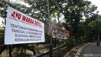 Pemerintah menetapkan hari pemungutan suara Pilkada serentak 2020 sebagai libur nasional. Jadi jalan protokol pun terlihat sepi dari biasanya.