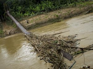 Jembatan Gantung di Lebak Putus Diterjang Banjir