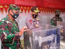 Tinjau TPS, Kapolda Kalsel Ingatkan Protokol Kesehatan di Pencoblosan