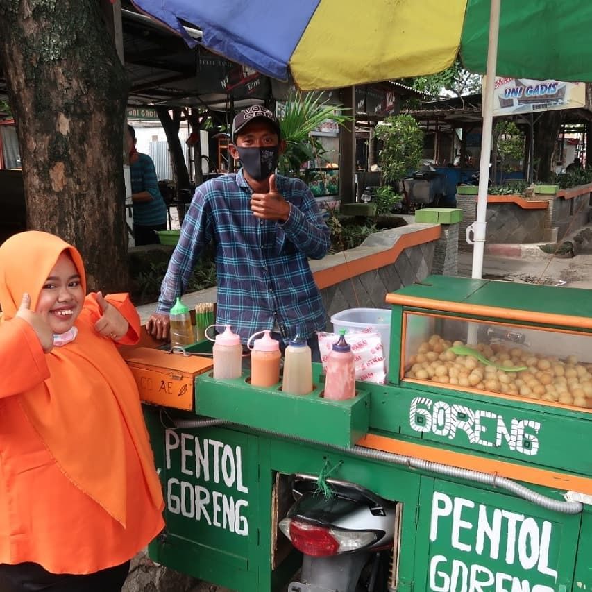 Wow! Kekeyi Pasang Baliho untuk Dukung Pedagang Pentol
