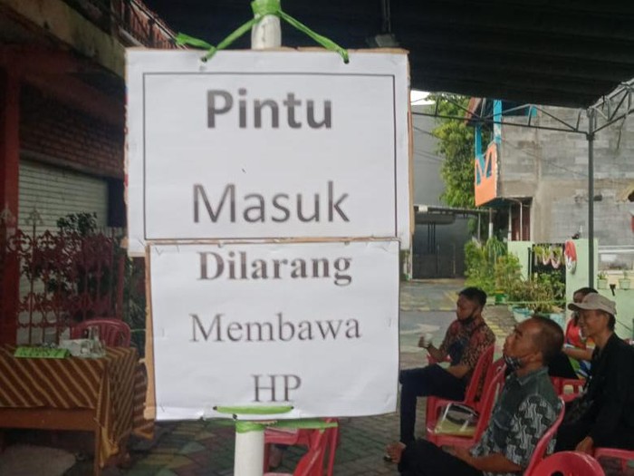 Larangan membawa HP