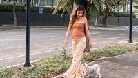 Louise Anastasya berjalan-jalan. Foto: Instagram Louise Anastasya