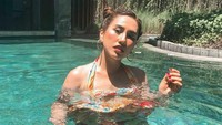 Louise Anastasya saat berenang. Foto: Instagram Louise Anastasya