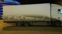 Pose Robocop lagi tidur juga digambar di samping badan truk. Foto: Instagram @Proboynick
