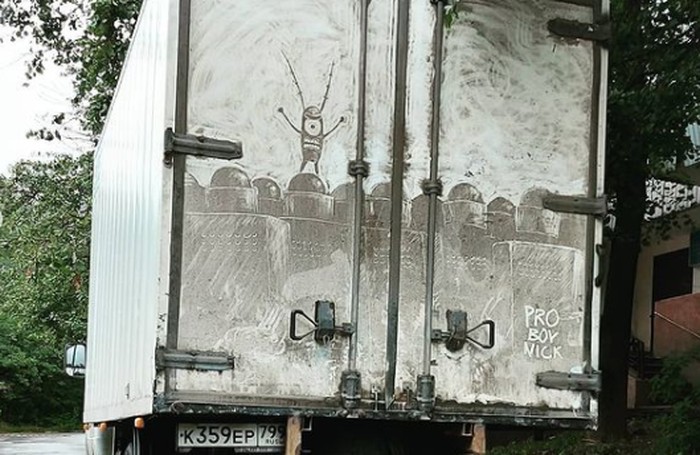 Lukisan Nikita Golubev (Proboy Nick) Lukisan Nikita Golubev (Proboy Nick) di bak truck