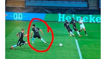 Performa payah Maguire yang terus menerus membuat harga pembeliannya terus dipertanyakan. Foto: Twitter