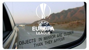 Fans MU saat ini harus legowo timnya menuju Europa League. Foto: Twitter