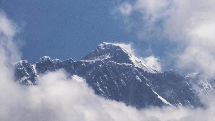 Mengapa Gunung Everest tiba-tiba lebih tinggi?
