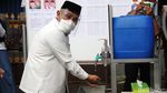 Didampingi Istri, Mohammad Idris Nyoblos di TPS 14