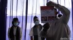 Didampingi Istri, Mohammad Idris Nyoblos di TPS 14