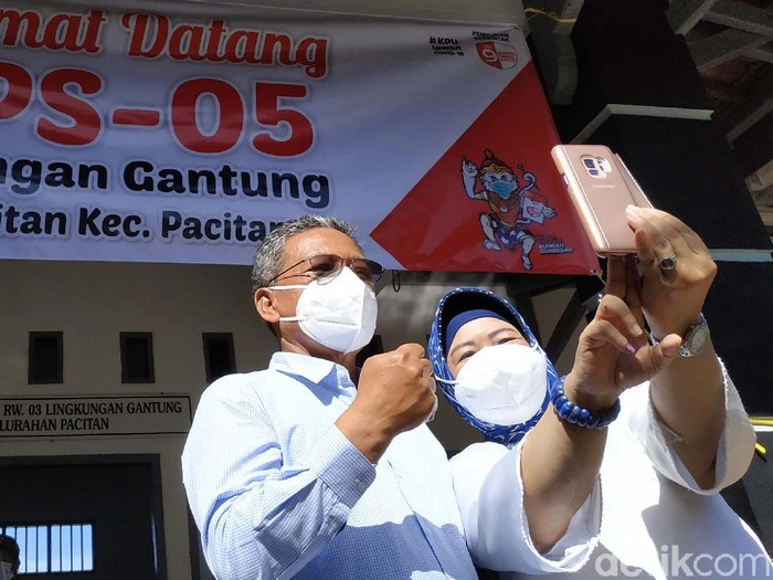 Momen Haru Indartato Terakhir Mencoblos Sebagai Bupati Pacitan