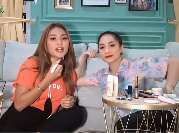Nagita Slavina & Aurelie Hermansyah Nagita Slavina & Aurelie Hermansyah