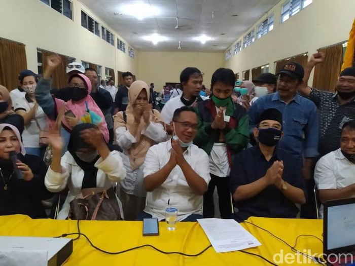 Pasangan Calon Wali Kota Magelang Muchamad Nur Aziz dan Wakil Wali Kota M Mansyur (Aman) klaim kemenangan, Rabu (12/9/2020).