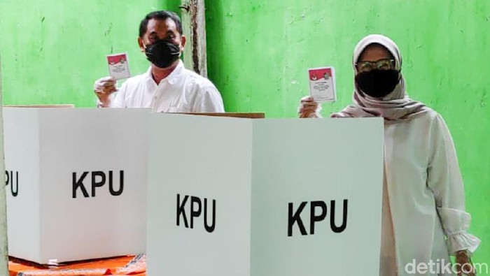 Paslon 01 Banyuwangi Mencoblos di Wilayah Masing-masing
