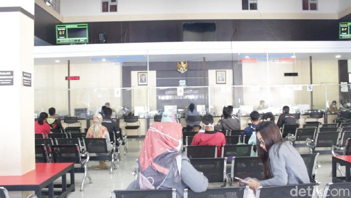 Pelayanan di Disdukcapil Garut kemabli dibuka usai sempat ditutup