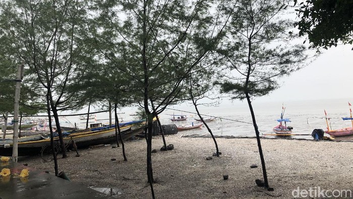 Mal dan tempat wisata di Surabaya sepi saat Pilkada 2020. Salah satu penyebabnya yakni hujan yang mengguyur sejak pagi hingga siang hari.