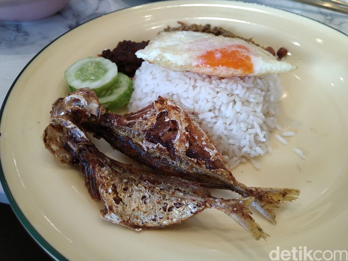 Bersantap Nasi Lemak Ponggol, Kuliner Legendaris Singapura