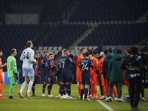PSG Vs Istanbul Basaksehir Ditunda Gegara Wasit Rasis