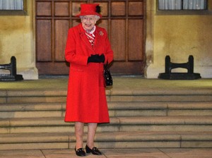 Ratu Elizabeth Cari Admin Media Sosial, Gajinya Rp 519 Juta