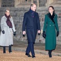 Pertemuan kali ini untuk menyapa para relawanan yang akan bertugas saat Hari Natal. Hadir Pangeran William dan Kate Middleton, Pangeran Edward dan istrinya, Sophie Rhyes-Jones. (Foto: Getty Images)