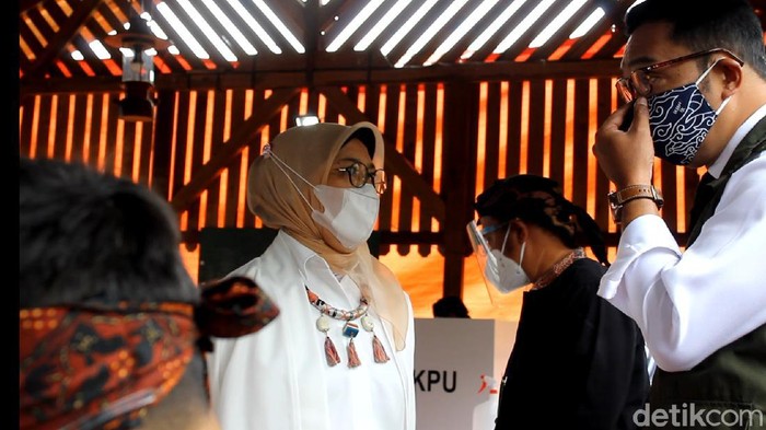 Ridwan Kamil pantau TPS Pilkada Bandung