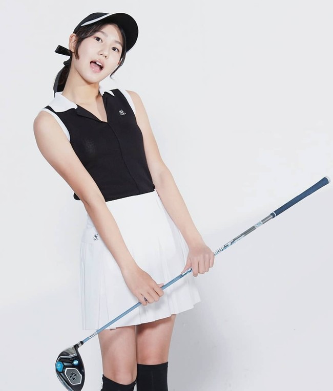 Tentu aku ingin dikontrak oleh mereka. Mereka dari perusahaan besar. Tapi itu berarti aku tidak bisa main golf sesering yang aku suka, katanya. Foto: Instagram @yeonsu0405