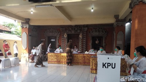 Suasana di TPS 17 di Kertasari, Panjer, Denpasar
